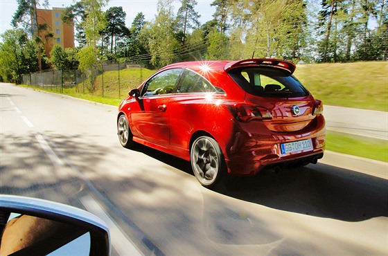 VW Polo GTI proti Opelu Corsa OPC