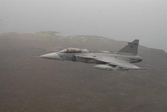 Gripen eských vzduných sil nad Islandem