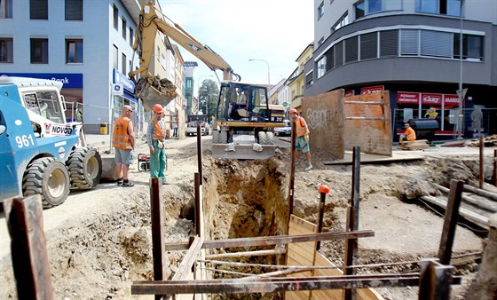 Opravy ulic Minské a Horovy pokraují.