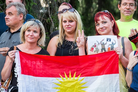 Protest iniciativy proti Islámskému státu ped tureckou ambasádou (26. 8. 2016).