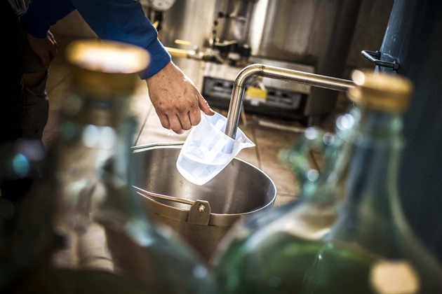 Lidé, kte�í si cht�jí nechat vypálit t�eba t�e��ovici nebo slivovici, si mohou...