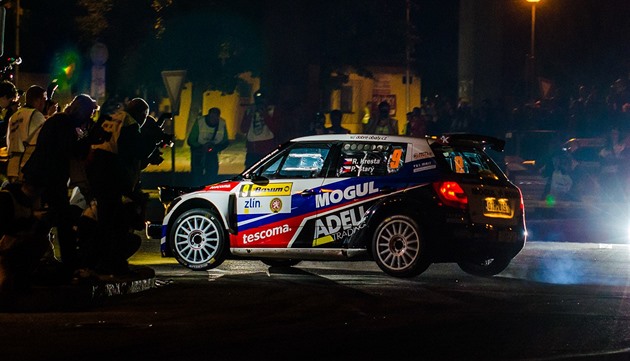 M�stská rychlostní zkou�ka p�i Barum Czech Rally 2014. Na snímku v�z Romana...