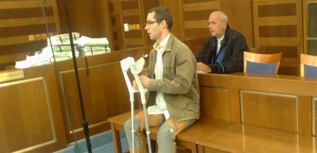 Ob�alovaný Ji�í Hamerský u Krajského soudu v Hradci Králové.