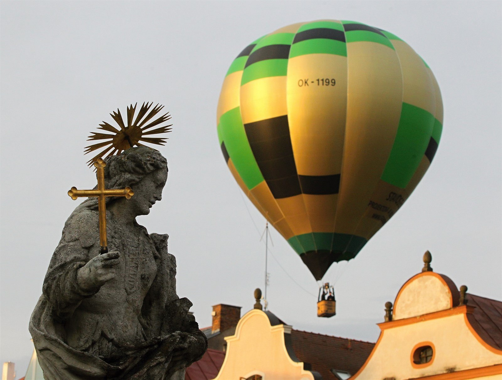 Nebe nad Telčí pokryly balony. I když jich bylo méně, lidé byli nadšení -  iDNES.cz