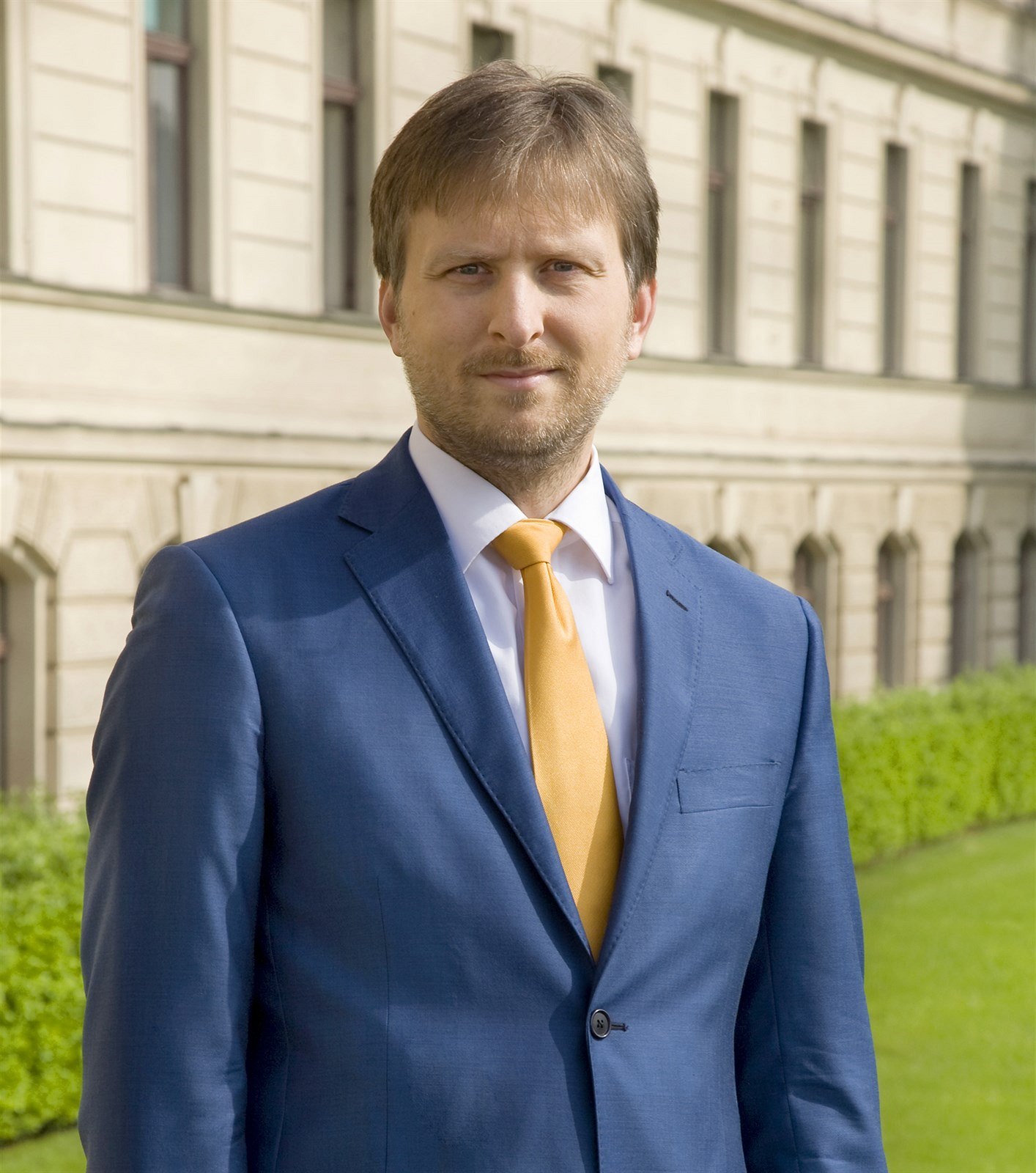 Právník Jan Kn�ínek (na snímku) bude prov��ovat podez�ení týkající se �len�...