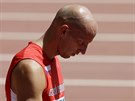 Petr Svoboda ulil v rozbhu závodu na 110 metr pekáek na MS v Pekingu start.