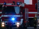 Hasiči zasahují u požáru haly bývalé ČKD v pražských Vysočanech (22. sprna...
