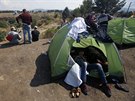 Uprchlíci ekají na hranicích ecka s Makedonií, pes kterou se chtjí dostat...