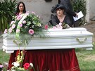 Poh�eb Olgy Joklov� se odehr�val na malebn�m hradu Ro�tejn� nedaleko Tel�e....