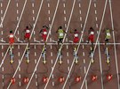 NA STARTU. Usain Bolt (. 620) vyrazil z blok ve finále stovky na MS v Pekingu...