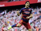 Luis Suárez z Barcelony slaví gól do sít Bilbaa.