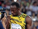 Usain Bolt pózuje kamerám poté, co vyhrál  závod na 200 metr na MS v Pekingu.