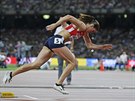Zuzana Hejnov na startu finle pekkaek na 400 metr na MS v Pekingu