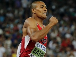 Ashton Eaton na trati tystovky.