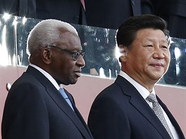 éf mezinárodní atletické federace IAAF Lamine Diack a ínský prezident...