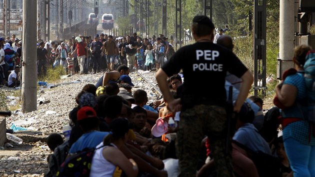 Uprchlci na ndra nedaleko makedonskho msta Gevgelija (25. srpna 2015)