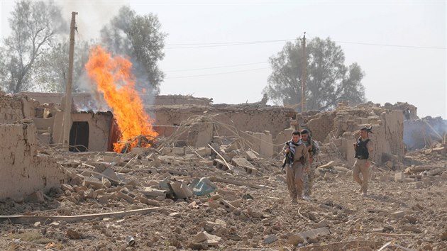 Pe�mergov� v boj�ch proti Isl�msk�mu st�tu severn� od Bagd�du (26. srpna 2015)