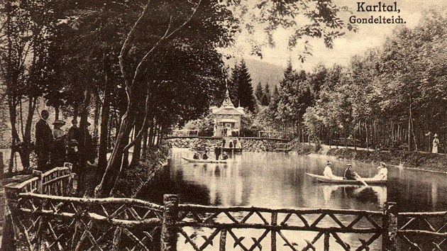 Letovisko Karlovo údolí mělo restauraci, pavilon Modrá koule, čínský pavilon u rybníka s lodičkami, v parku několik altánů a lesní divadlo.