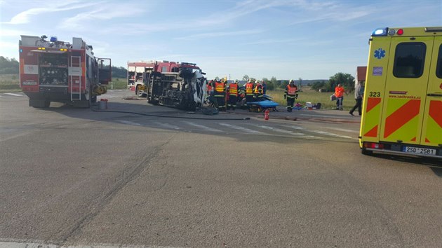 idi mazdy pehldl pi sjezdu z D11 stopku, vltl pod kola projdjc dodvky (27.8.2015)