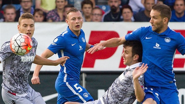 Marek Bako (vpravo) m se zpasy v hlavn fzi evropskch pohr bohat zkuenosti z Plzn. Te bojuje o postup do zkladn skupiny Evropsk ligy v dresu Liberce proti Hajduku Split.