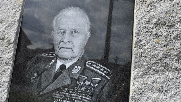 V rodném Hroznatíně se po srpnové invazi prezident Svoboda dlouho neobjevil. Přijel na oficiální návštěvu až v roce 1970.