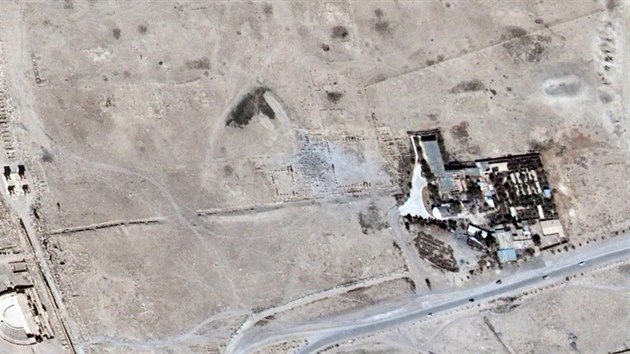 Satelitn snmky zachycuj destrukci starovkho Baal-aminova chrmu v syrsk Palme (28. srpna 2015).