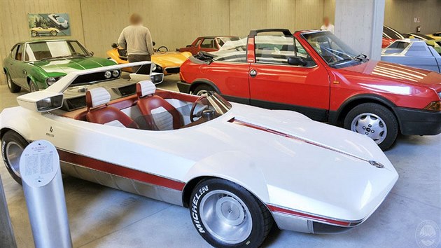 Prototypy zkrachoval karosrny Bertone m do aukce. (1969 Bertone Autobianchi Runabout Concept)