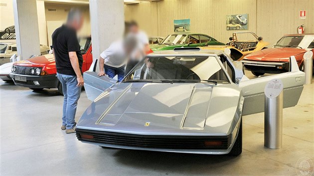 Prototypy zkrachoval karosrny Bertone m do aukce. (1976 Bertone Ferrari Rainbow Concept)