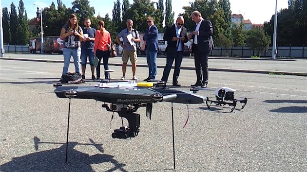 Drony mohou l�tat Plzn�