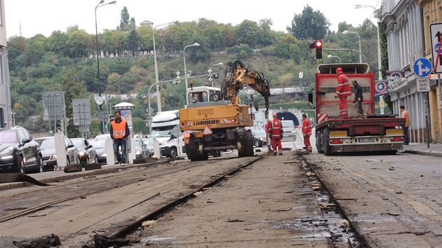 Rekonstrukce tramvajové trati v Revoluní ulici.