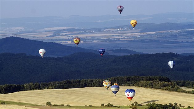 Tradin kadoron balonov fiesta u hradu Bouzov (22. srpna 2015).