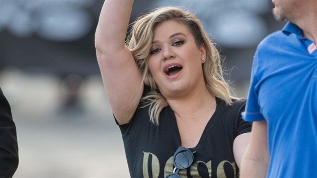 Kelly Clarksonová si z kritiků nic nedělá.