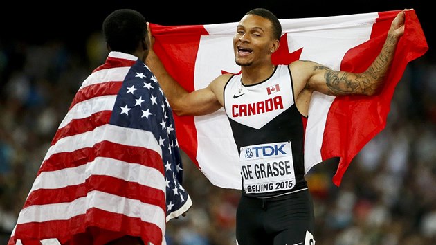 SENZAN BRONZOV MEDAILIST. Andre De Grasse a Trayvon Bromell slav po stovce na MS v Pekingu.