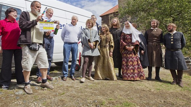 Na hrad vihov se nat vpravn film Hlas pro mskho krle. Na snmku prvn klapka. (25. srpna 2015)