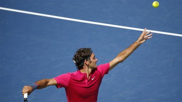 vcarsk tenista Roger Federer v duelu s Novakem Djokoviem.