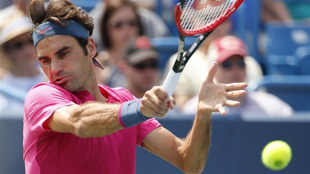 vcarsk tenista Roger Federer v duelu s Novakem Djokoviem.