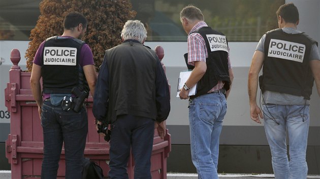 Francouzt policist stelce zadreli krtce po toku. (21. srpna 2015)