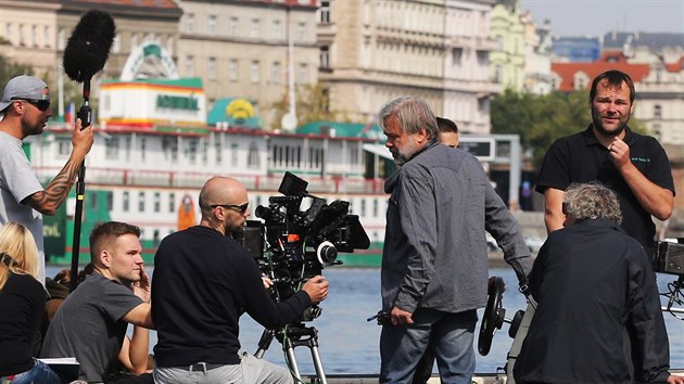 Z naten filmu Teorie tygra na Vltav. tbu vel reisr Radek Bajgar.