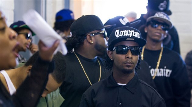 Z americkho hudebnho filmu Straight Outta Compton.