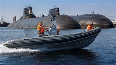 Ruské atomové ponorky v pístavu. Mla by je nahradit pátá generace.