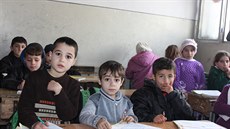V Sýrii pomáhá se vzdláváním dtí také eská nezisková organizace lovk v...