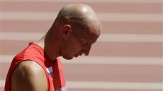 Petr Svoboda ulil v rozběhu závodu na 110 metrů překážek na MS v Pekingu start.