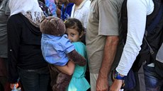 Uprchlíci na hranicích mezi Srbskem a Ma�arskem.