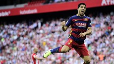 Luis Suárez z Barcelony slaví gól do sít Bilbaa.