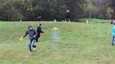 Kunovský les vyuívají také milovníci discgolfu.