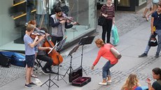 Pouliní muzikanti na eské ulici v Brn.