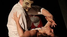 Záb�r ze site-specific p�edstavení Zapomenuto v polích