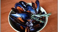 Slávky na bílém vín a erstvém rozmarýnu