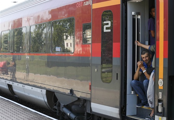Rakuané zastavili na hranicích vlaky plné migrant (31. srpna 2015)