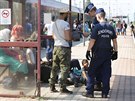 Maarská policie v pondlí vpustila na nádraí v Budapeti stovky migrant,...